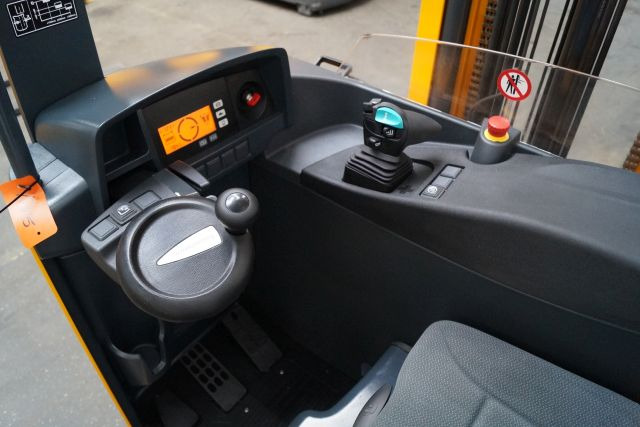 Jungheinrich ETV214 - Reach truck: picture 3 Jungheinrich ETV214 - Reach truck: picture 3