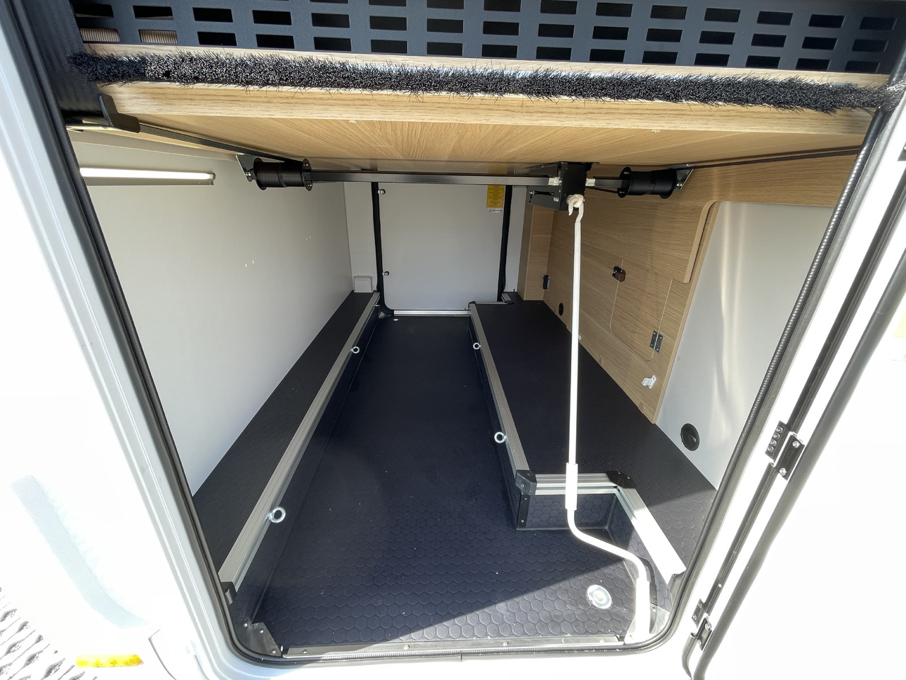 ADRIA Coral XL 600 DP *Modell 2025* - Alcove motorhome: picture 4 ADRIA Coral XL 600 DP *Modell 2025* - Alcove motorhome: picture 4