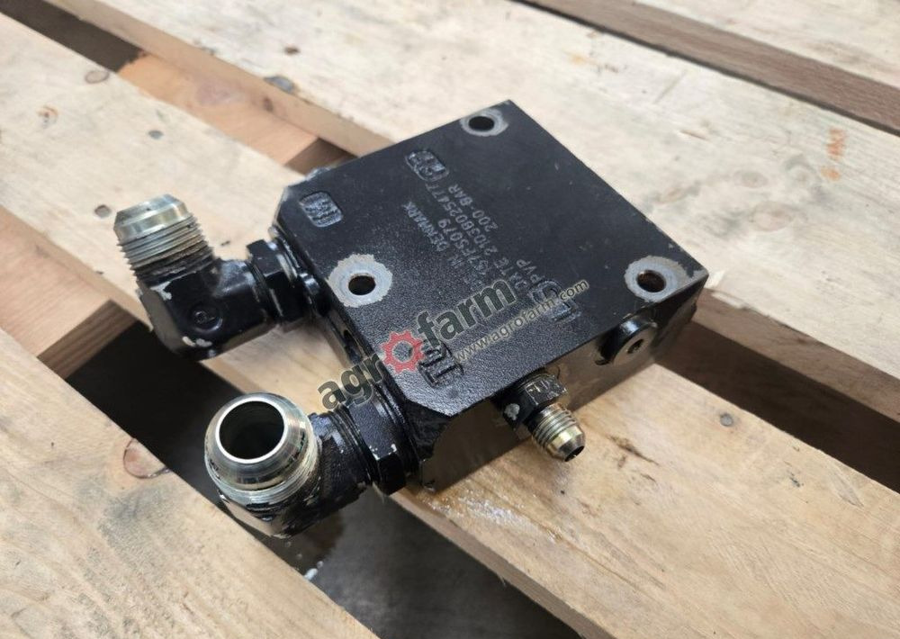 Pokrywa końcowa Valtra T170, T171, T140 - Hydraulics: picture 1 Pokrywa końcowa Valtra T170, T171, T140 - Hydraulics: picture 1