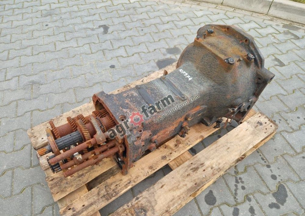 Skrzynia biegów Agroplus F 75 - Gearbox: picture 3 Skrzynia biegów Agroplus F 75 - Gearbox: picture 3