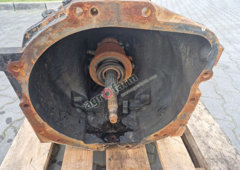 Skrzynia biegów Agroplus F 75 - Gearbox: picture 4 Skrzynia biegów Agroplus F 75 - Gearbox: picture 4