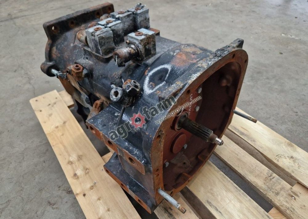 Skrzynia biegów Case Luxxum 120 ZF - Gearbox: picture 1 Skrzynia biegów Case Luxxum 120 ZF - Gearbox: picture 1