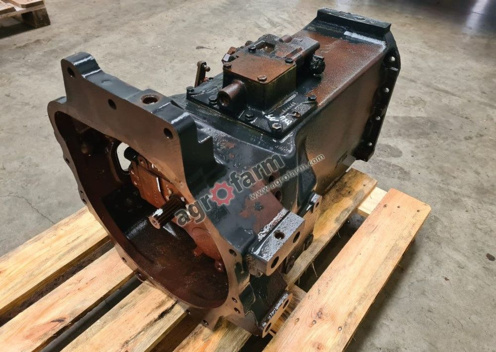 Skrzynia biegów Case MXU 135 - Gearbox: picture 1 Skrzynia biegów Case MXU 135 - Gearbox: picture 1