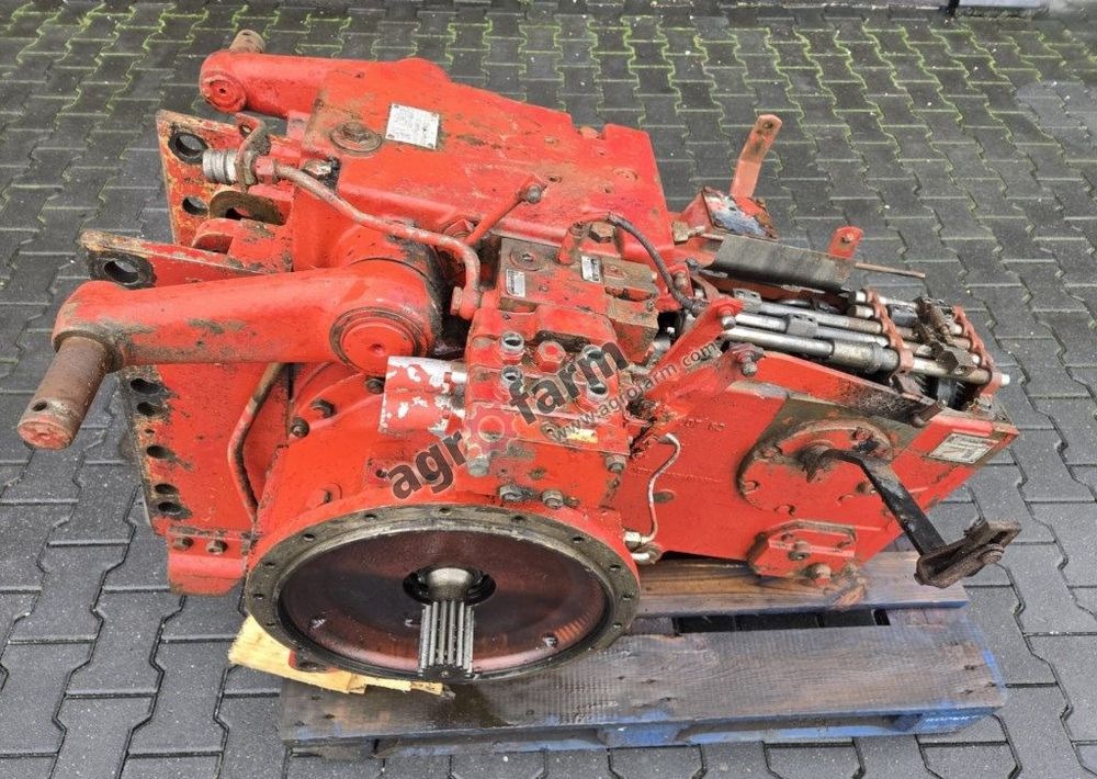 Skrzynia biegów, tylny most Case 1255 XL - Gearbox: picture 1 Skrzynia biegów, tylny most Case 1255 XL - Gearbox: picture 1