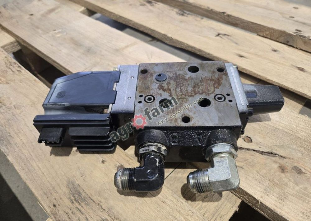 Zawór hydrauliczny PVG32, Valtra T171, T181, T191 - Hydraulics: picture 1 Zawór hydrauliczny PVG32, Valtra T171, T181, T191 - Hydraulics: picture 1