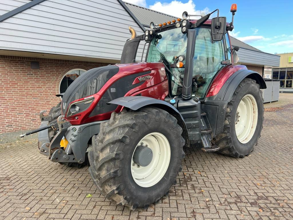 Valtra T 174 Versu  - Farm tractor: picture 1 Valtra T 174 Versu  - Farm tractor: picture 1