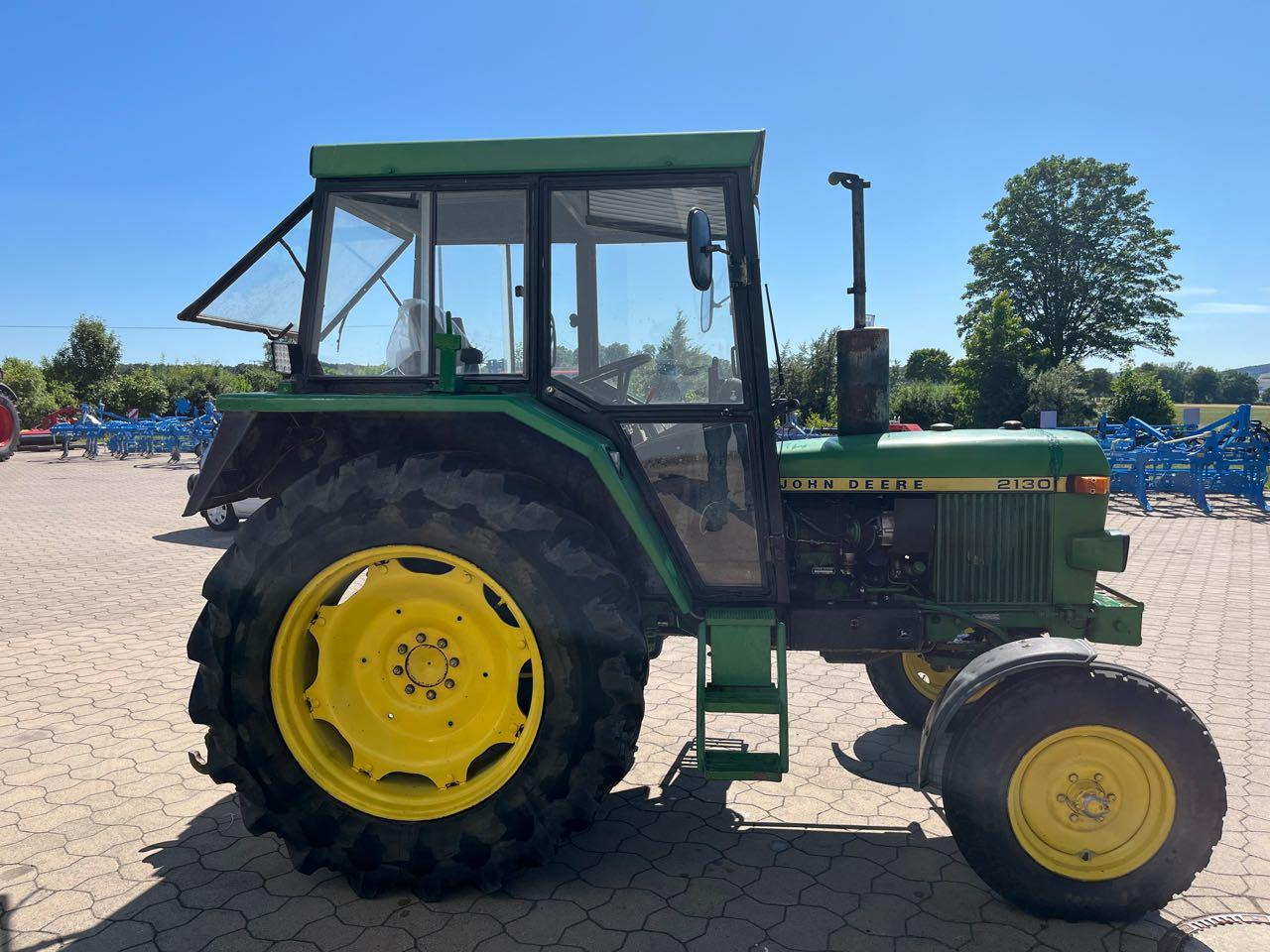 John Deere 2130 S - Farm tractor: picture 2 John Deere 2130 S - Farm tractor: picture 2