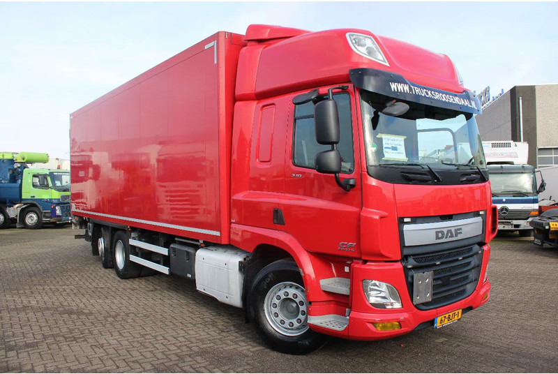 DAF CF 330 + 6X2 + LIFT - Box truck: picture 3 DAF CF 330 + 6X2 + LIFT - Box truck: picture 3