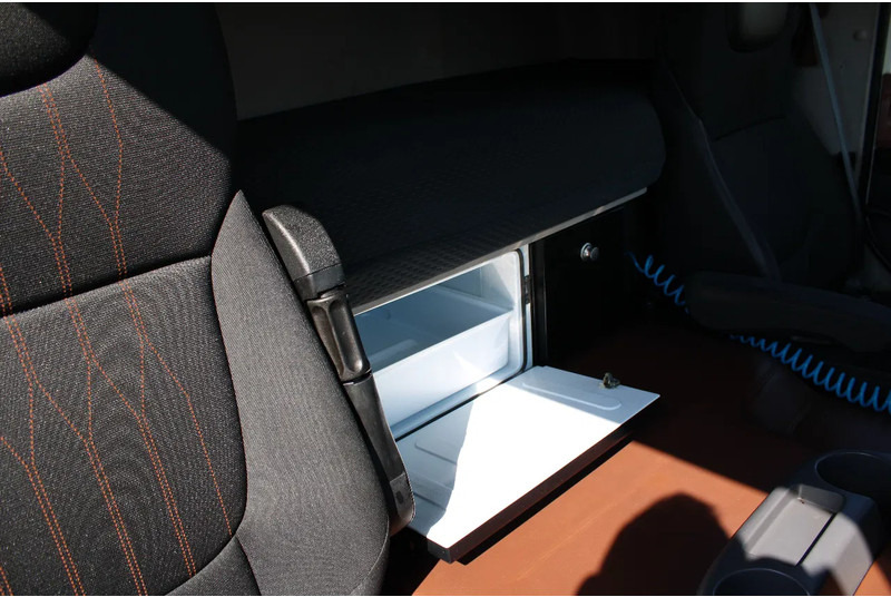 Cab chassis truck DAF CF 370 + euro 6 + ssc + full option: picture 11