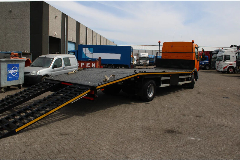 DAF LF 55.220 + HYDROLIC RAMPS + MANUAL - Autotransporter truck: picture 3 DAF LF 55.220 + HYDROLIC RAMPS + MANUAL - Autotransporter truck: picture 3