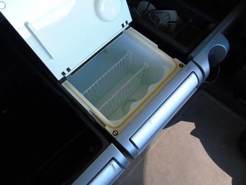 Box truck DAF XF 105 .460 + MANUAL + EURO 5: picture 10 Box truck DAF XF 105 .460 + MANUAL + EURO 5: picture 10