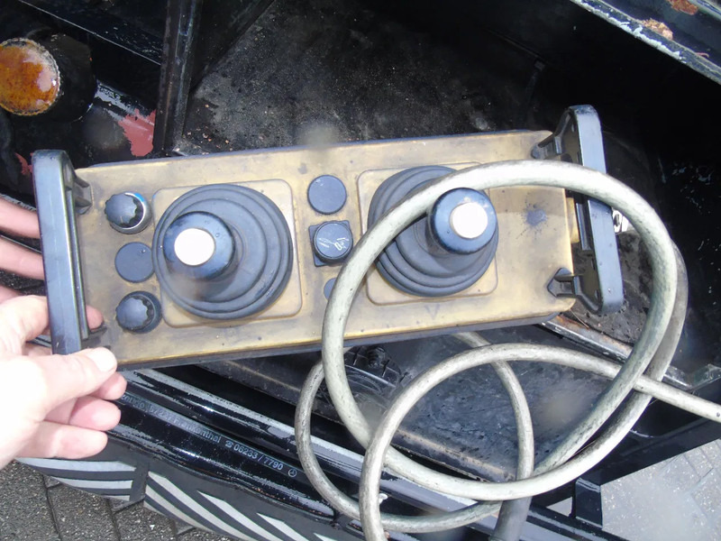 Container transporter/ Swap body semi-trailer KLAUS 20FT + SELF PROPPELED ENGINE + FULLY WORKING: picture 9