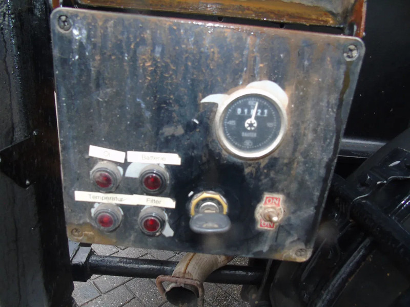 Container transporter/ Swap body semi-trailer KLAUS 20FT + SELF PROPPELED ENGINE + FULLY WORKING: picture 11