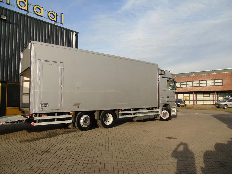 Mercedes-Benz Actros 2546 + 6X2 STEERING + LIFT + 2.85 HEIGHT - Box truck: picture 4 Mercedes-Benz Actros 2546 + 6X2 STEERING + LIFT + 2.85 HEIGHT - Box truck: picture 4