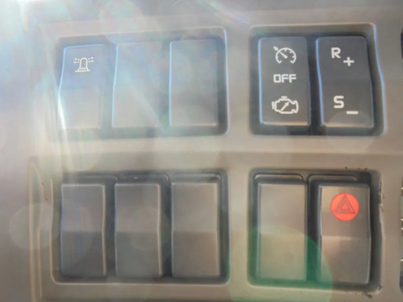 Box truck Renault Premium 270DXI + EURO 5 + ENGINE BRAKE: picture 20 Box truck Renault Premium 270DXI + EURO 5 + ENGINE BRAKE: picture 20