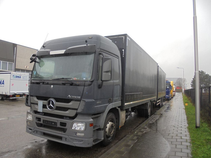 Renders RMAC 9.9 + 2 AXLE + Combi - Closed box trailer: picture 4 Renders RMAC 9.9 + 2 AXLE + Combi - Closed box trailer: picture 4