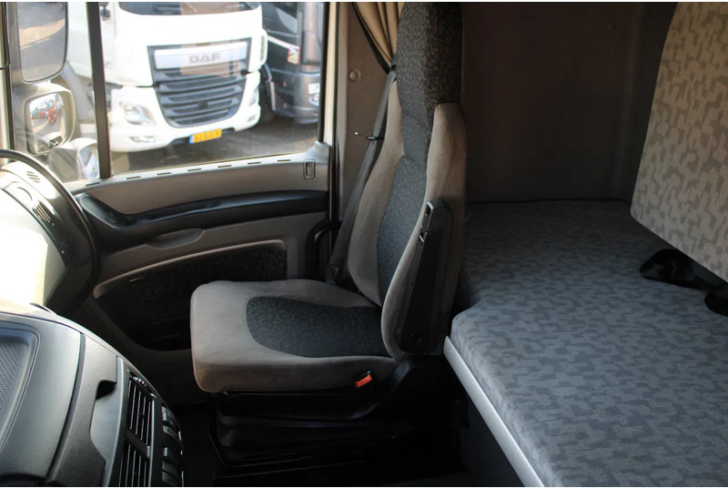 DAF XF 105 105.410 + EURO 5+ 330 KM!! - Tractor unit: picture 5 DAF XF 105 105.410 + EURO 5+ 330 KM!! - Tractor unit: picture 5