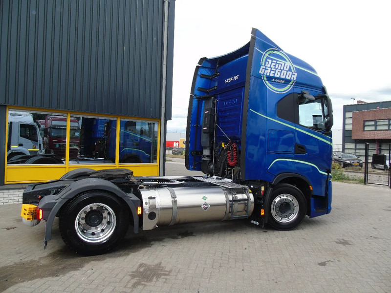 Iveco S-WAY reserved !! 460 + LNG + LOW KM !!!! + FULL OPTION - Tractor unit: picture 3 Iveco S-WAY reserved !! 460 + LNG + LOW KM !!!! + FULL OPTION - Tractor unit: picture 3