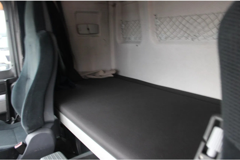 Tractor unit MAN TGX 18.440 + euro 6 + double tank + spoiler: picture 17 Tractor unit MAN TGX 18.440 + euro 6 + double tank + spoiler: picture 17