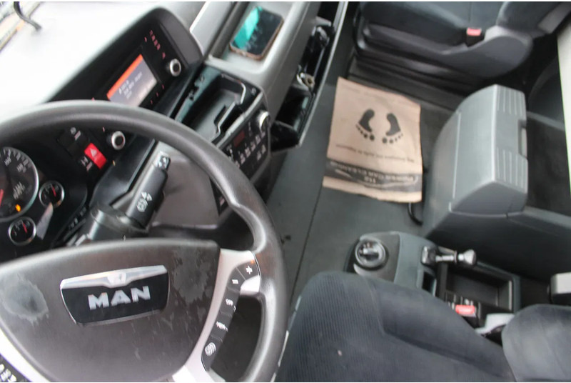 Tractor unit MAN TGX 18.440 + euro 6 + double tank + spoiler: picture 16 Tractor unit MAN TGX 18.440 + euro 6 + double tank + spoiler: picture 16