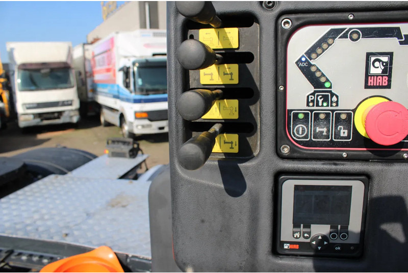 Tractor unit Mercedes-Benz Arocs 2051 + 4X4 + HIAB 302 E6 / JIB 70 X 4 + 10 EXTENTSIONS / NEW!!: picture 13