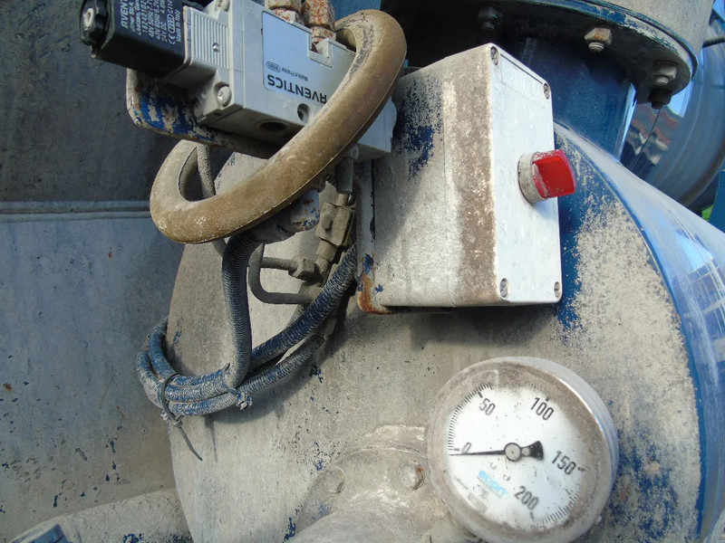 Volvo FM 340 + NAAKTGEBOREN 15.000L + 8x4 + tipper + MANUAL - Vacuum truck: picture 5 Volvo FM 340 + NAAKTGEBOREN 15.000L + 8x4 + tipper + MANUAL - Vacuum truck: picture 5