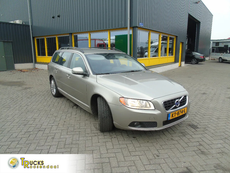 Volvo V70 + manual - Hatchback: picture 1 Volvo V70 + manual - Hatchback: picture 1