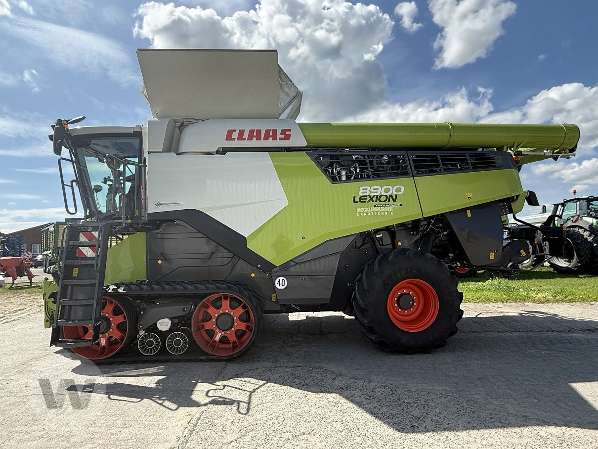 CLAAS Lexion 8900 TT - Combine harvester: picture 3 CLAAS Lexion 8900 TT - Combine harvester: picture 3