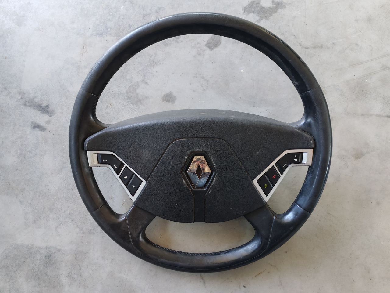 RENAULT RANGE T / STEERING WHEEL / 7484519945 - Steering wheel: picture 1 RENAULT RANGE T / STEERING WHEEL / 7484519945 - Steering wheel: picture 1