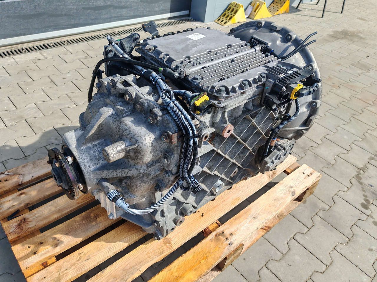 RENAULT VOLVO / AT2412E I-SHIFT / COMPLETE GEARBOX - Gearbox: picture 5 RENAULT VOLVO / AT2412E I-SHIFT / COMPLETE GEARBOX - Gearbox: picture 5