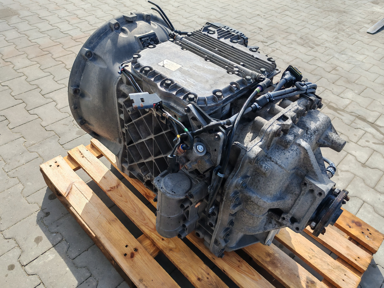 RENAULT VOLVO / AT2412E I-SHIFT / COMPLETE GEARBOX - Gearbox: picture 4 RENAULT VOLVO / AT2412E I-SHIFT / COMPLETE GEARBOX - Gearbox: picture 4