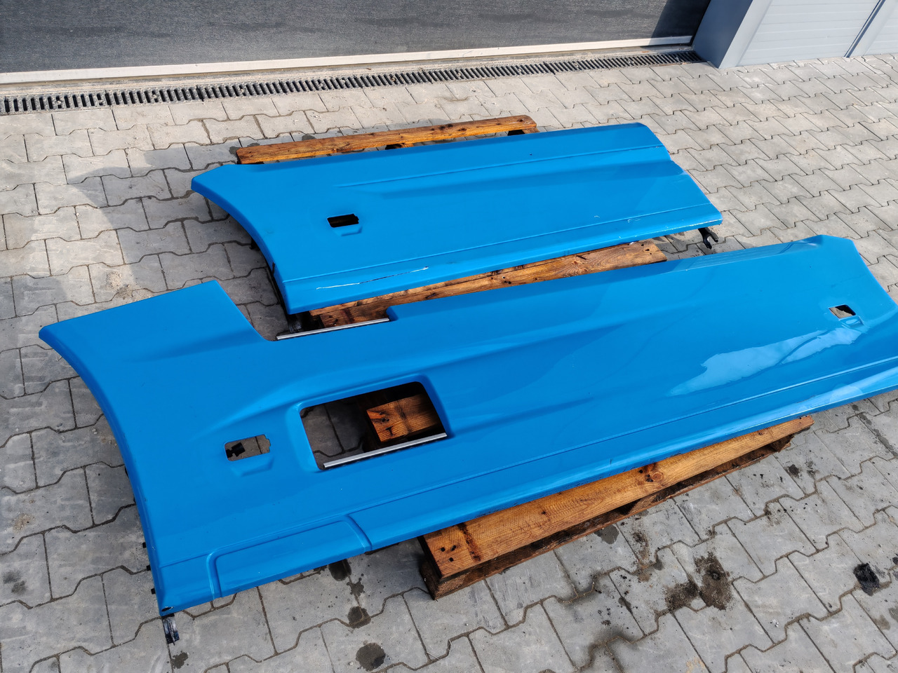 RENAULT RANGE T EURO 6 / SIDE SPOILERS SET - Spare parts: picture 3 RENAULT RANGE T EURO 6 / SIDE SPOILERS SET - Spare parts: picture 3
