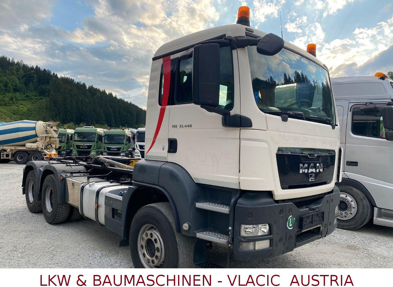 MAN TGS 33.440 (6x4) EEV Abrollkipper MAN TGS 33.440 (6x4) EEV Abrollkipper - Hook lift truck: picture 2 MAN TGS 33.440 (6x4) EEV Abrollkipper MAN TGS 33.440 (6x4) EEV Abrollkipper - Hook lift truck: picture 2