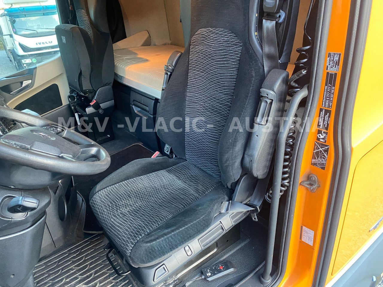 Container transporter/ Swap body truck Mercedes-Benz 2542: picture 10