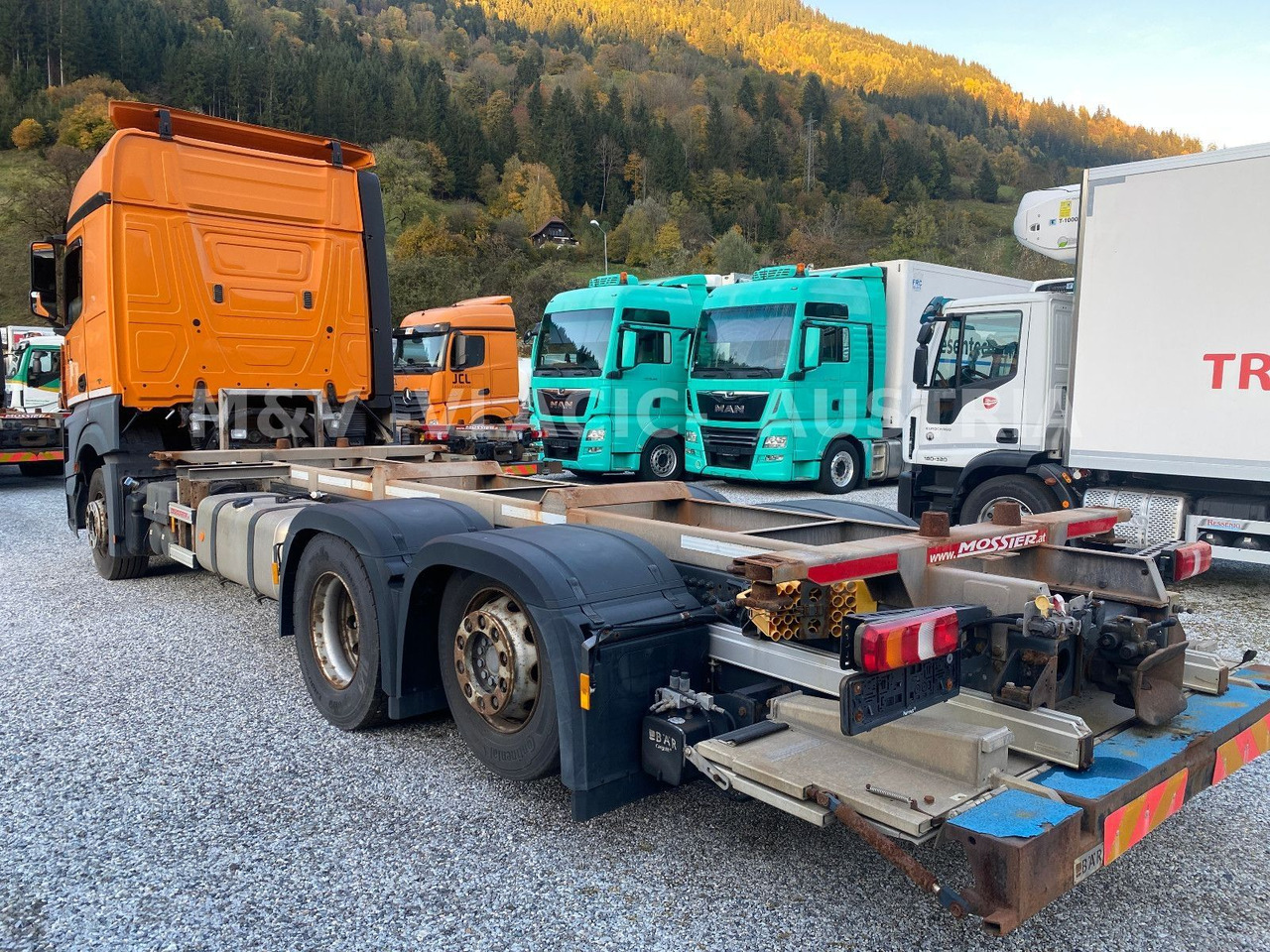 Container transporter/ Swap body truck Mercedes-Benz 2542: picture 18