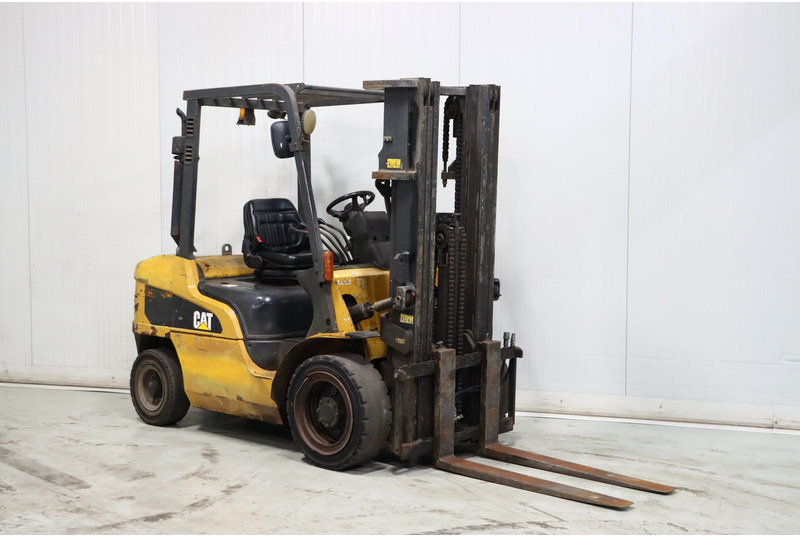 Caterpillar DP30N - Diesel forklift: picture 1 Caterpillar DP30N - Diesel forklift: picture 1
