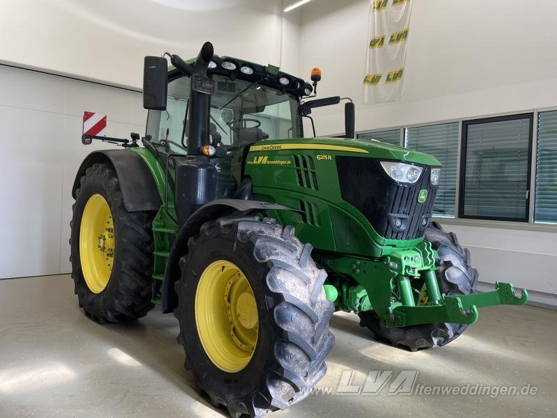 John Deere 6215R - Farm tractor: picture 5 John Deere 6215R - Farm tractor: picture 5