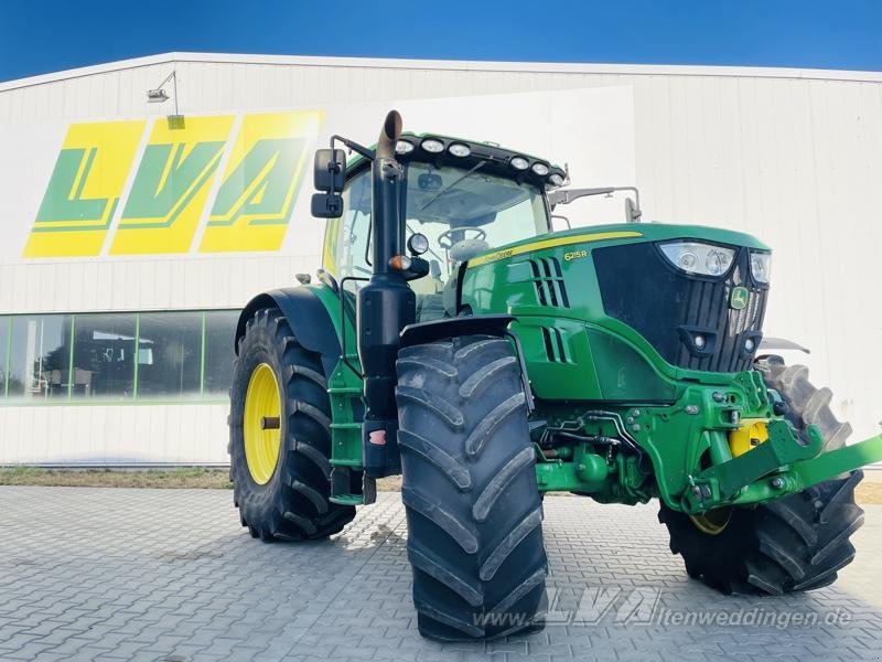 John Deere 6215R - Farm tractor: picture 1 John Deere 6215R - Farm tractor: picture 1
