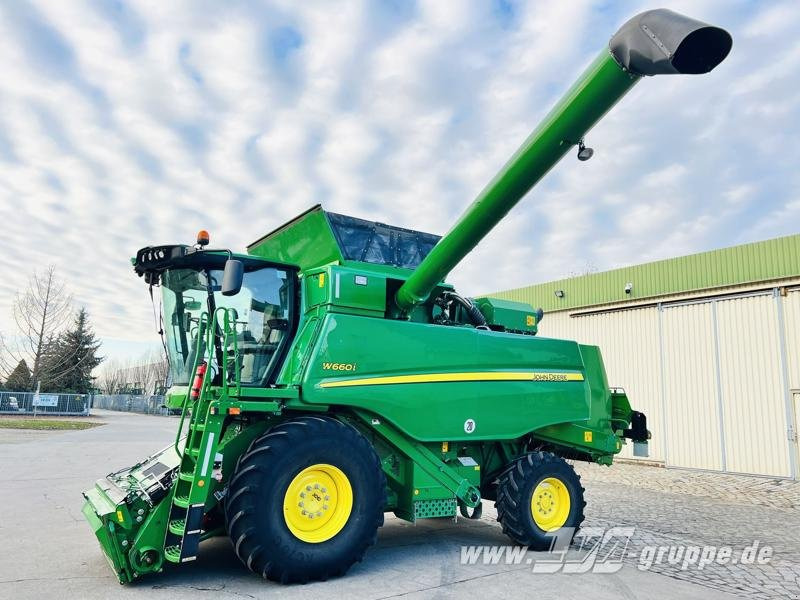 John Deere W660 - Combine harvester: picture 1 John Deere W660 - Combine harvester: picture 1