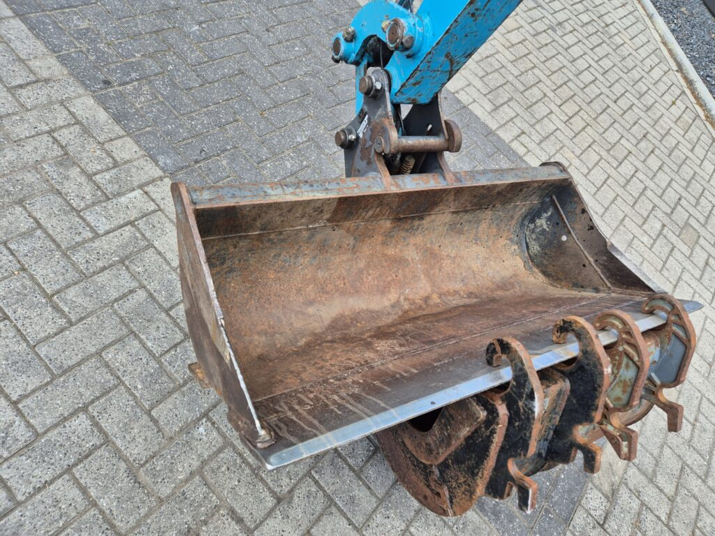 Mini excavator AIRMANN AX33U mididigger: picture 12