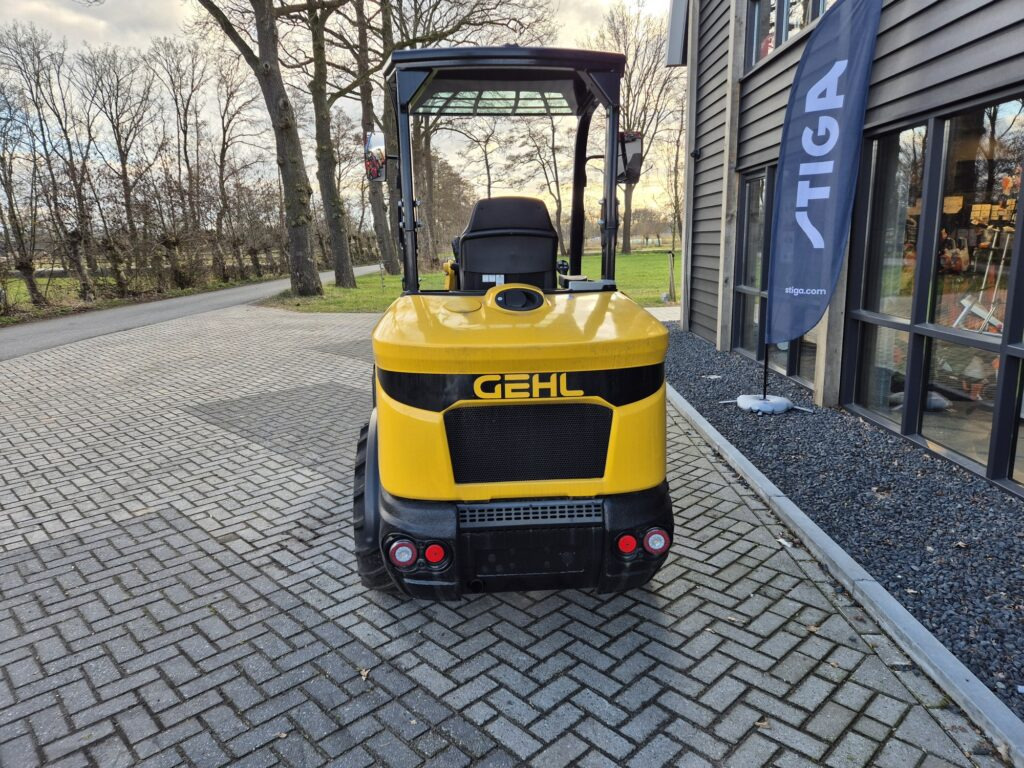 GEHL AL 330 miniloader - Compact loader: picture 4 GEHL AL 330 miniloader - Compact loader: picture 4
