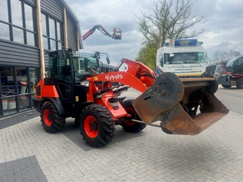 KUBOTA R082 - Wheel loader: picture 2 KUBOTA R082 - Wheel loader: picture 2