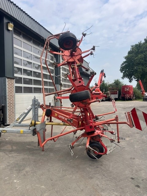 LELY 675 tedder - Tedder/ Rake: picture 3 LELY 675 tedder - Tedder/ Rake: picture 3