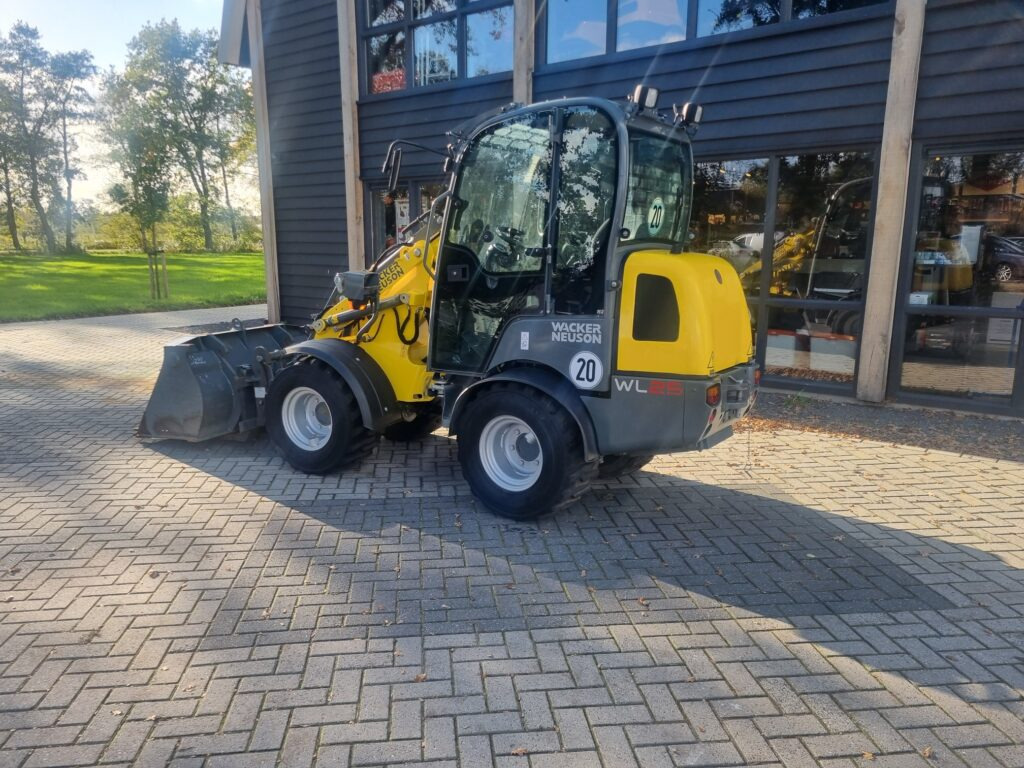 WACKER WL 25 (956 h) - Wheel loader: picture 3 WACKER WL 25 (956 h) - Wheel loader: picture 3