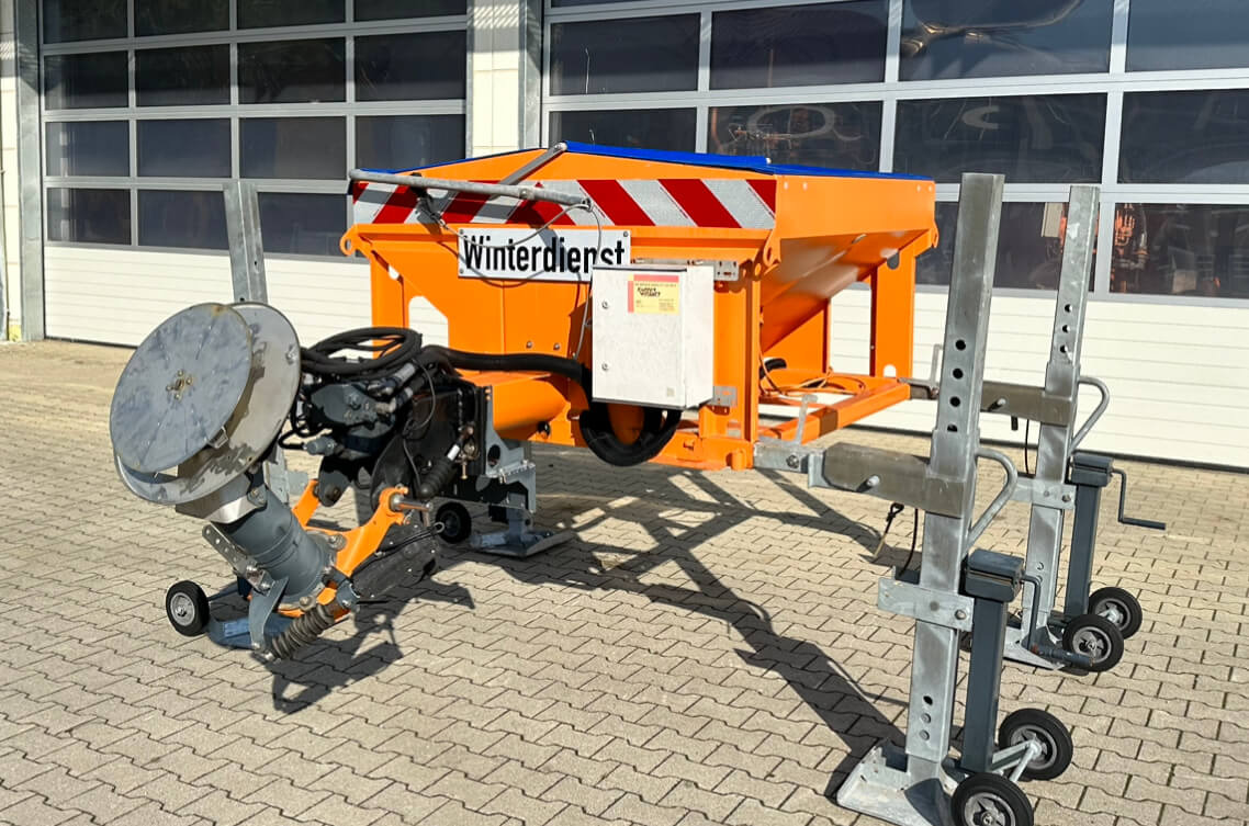 Unimog Salzstreuer KüpperWeisser IMSSN J15012 H - Sand/ Salt spreader: picture 1 Unimog Salzstreuer KüpperWeisser IMSSN J15012 H - Sand/ Salt spreader: picture 1