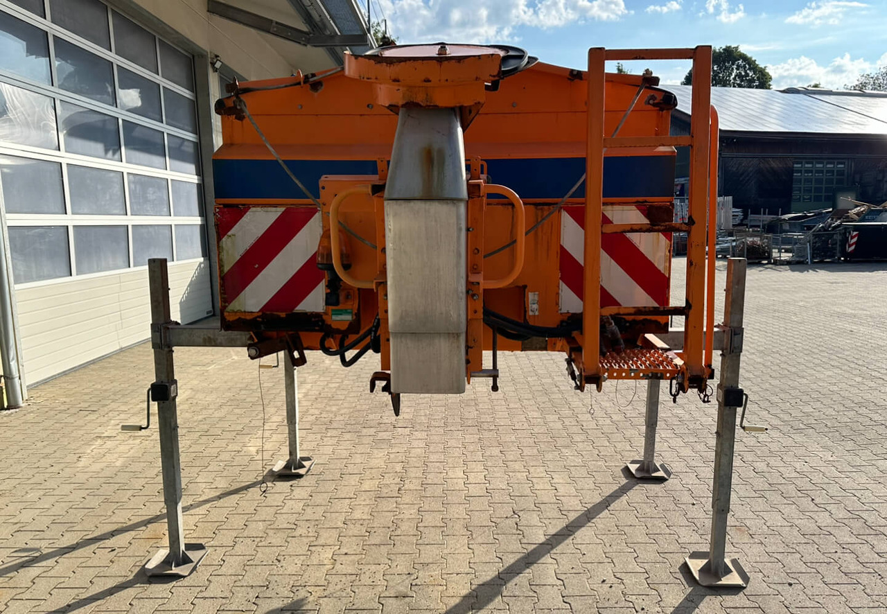 Unimog Salzstreuer Schmidt SST20-TLWH - Sand/ Salt spreader: picture 2 Unimog Salzstreuer Schmidt SST20-TLWH - Sand/ Salt spreader: picture 2