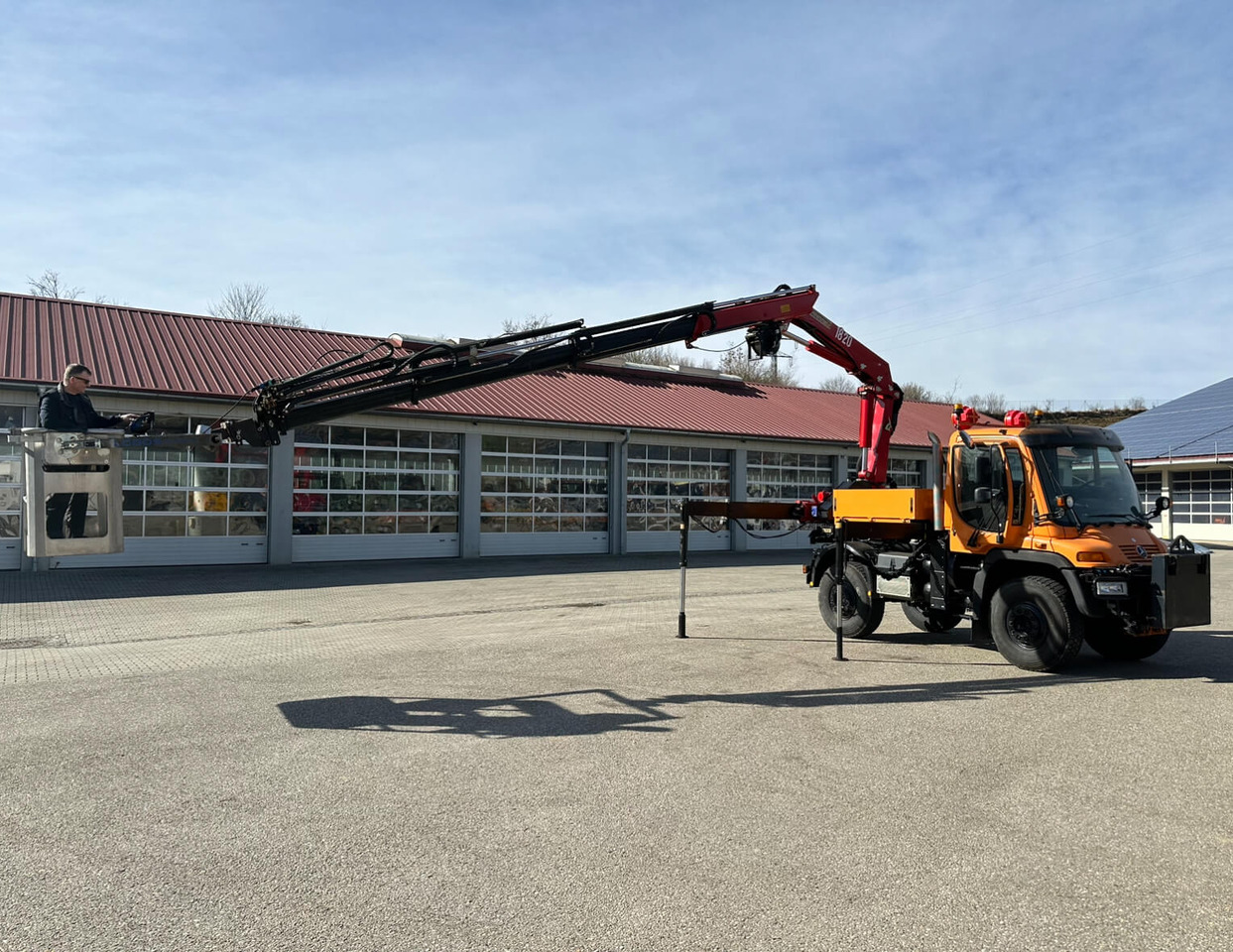 Unimog 400 - U400 405 25177 mit Wechselkran Merced - Utility/ Special vehicle: picture 2 Unimog 400 - U400 405 25177 mit Wechselkran Merced - Utility/ Special vehicle: picture 2