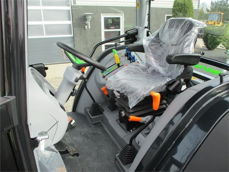 Farm tractor Deutz-fahr Agrofarm 115G New and Unused tractor with 30F+30R: picture 6