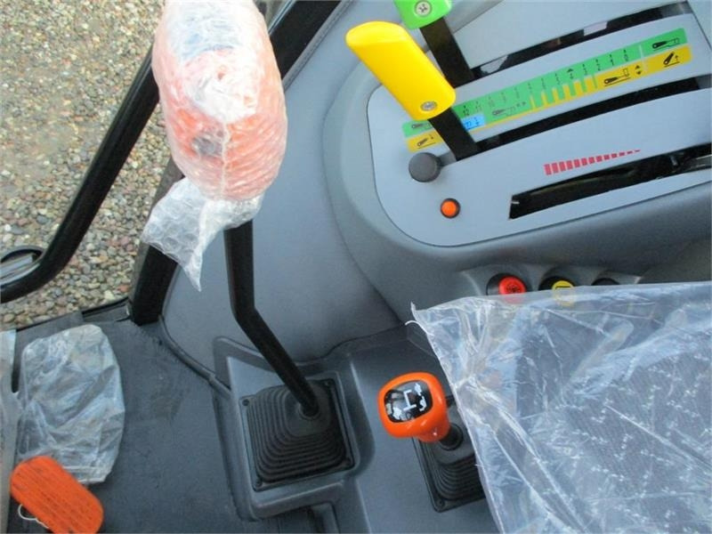 Farm tractor Deutz-fahr Agrofarm 115G with 30F+30R Hi-Lo and CreepGea: picture 6 Farm tractor Deutz-fahr Agrofarm 115G with 30F+30R Hi-Lo and CreepGea: picture 6