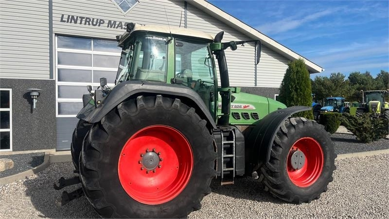 Farm tractor Fendt 926 Favorit Vario Med frontlift: picture 13 Farm tractor Fendt 926 Favorit Vario Med frontlift: picture 13